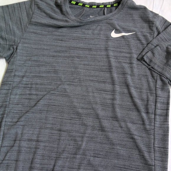 Nike dryfit T - Picture 1 of 2